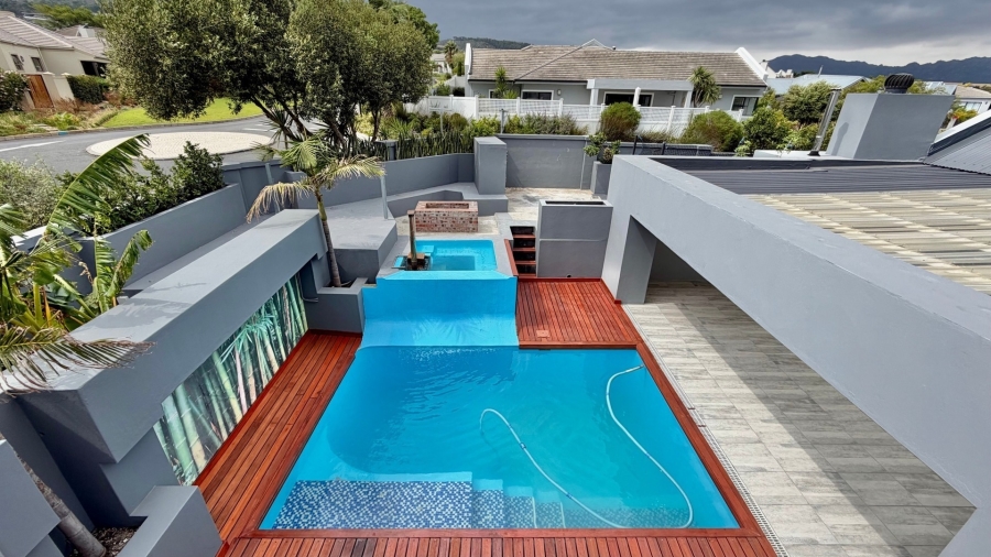 6 Bedroom Property for Sale in Fernwood Western Cape